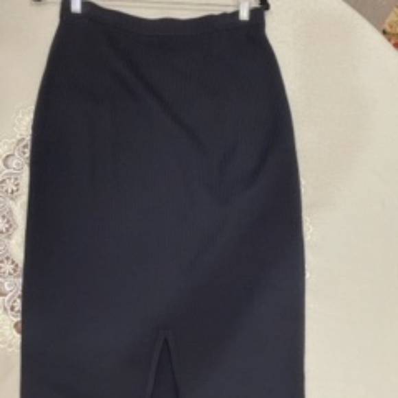 St John long knit Skirt, size 4, Black - Picture 3 of 4